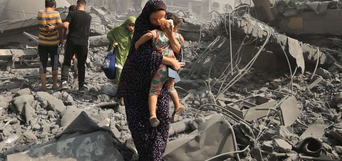 woman with baby in disaster